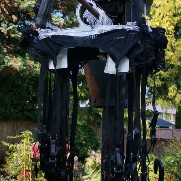 Rene Rofe Black Lace Garter Belt - Picture 4 of 5